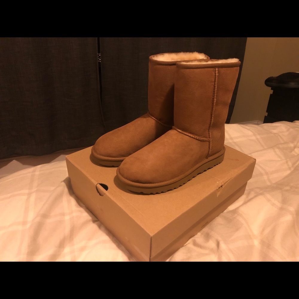 BRAND NEW Ugg Classic Short II in Chestnut